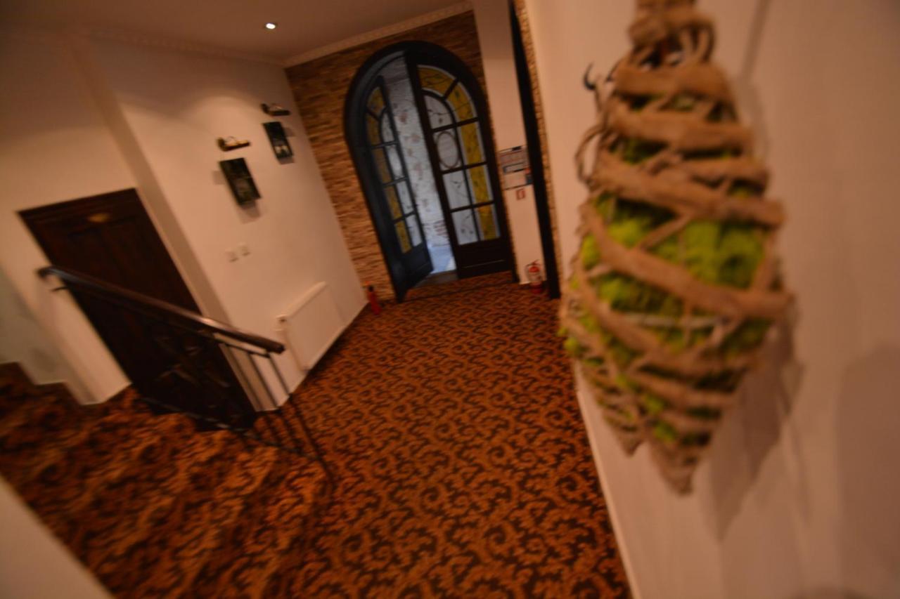 Hotel Gala - *